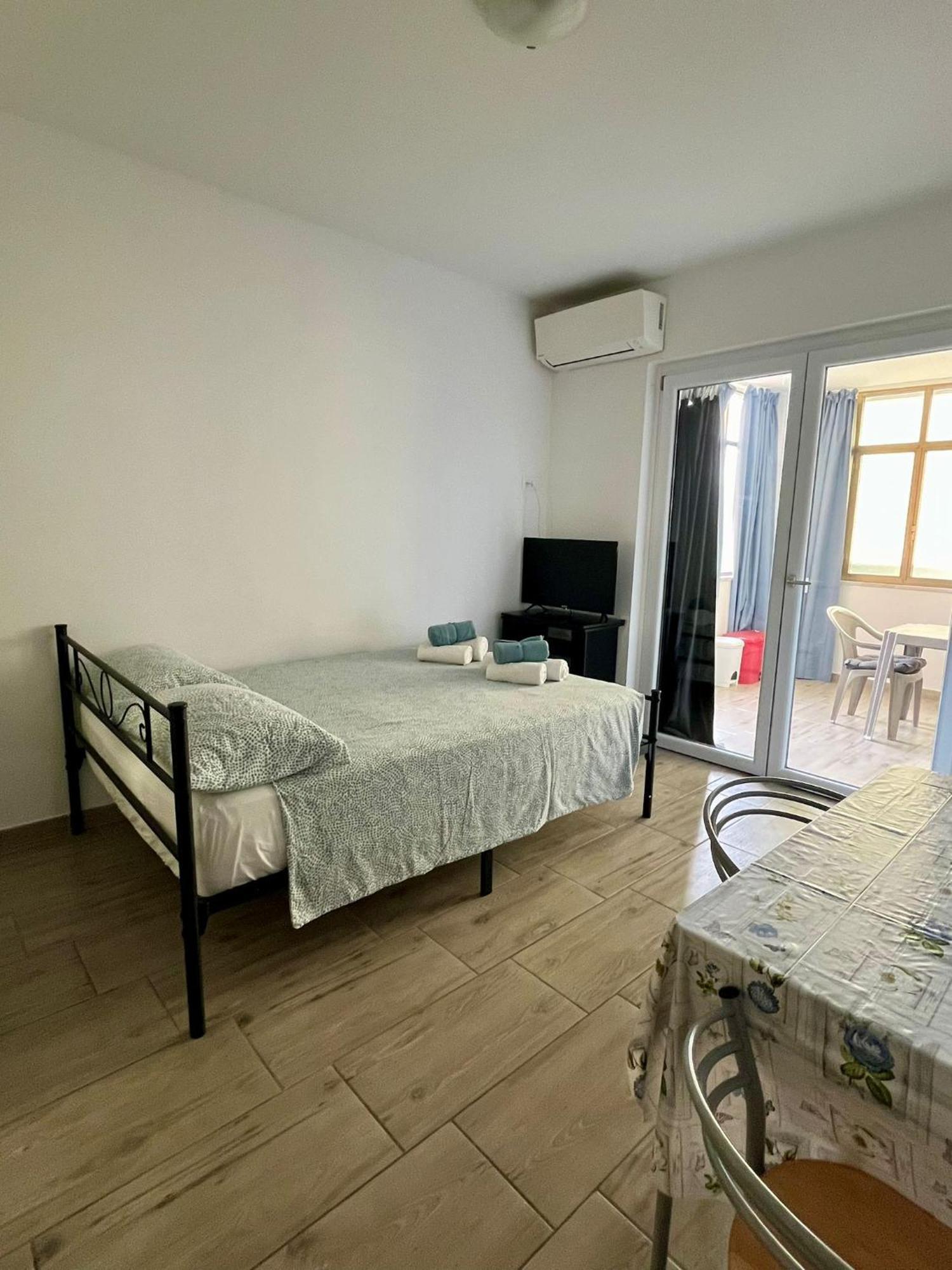 Il Gattino Di Porto - Apt 3 - Monolocale Veranda Piscina 因佩里亚 外观 照片